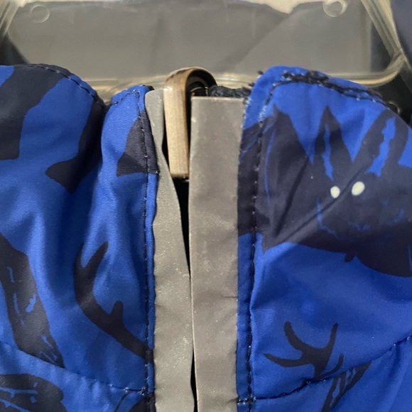 Mini Boden Boys Reversible Blue Navy Animal Print Puffer Vest Sz 4-5y - Picture 7 of 13